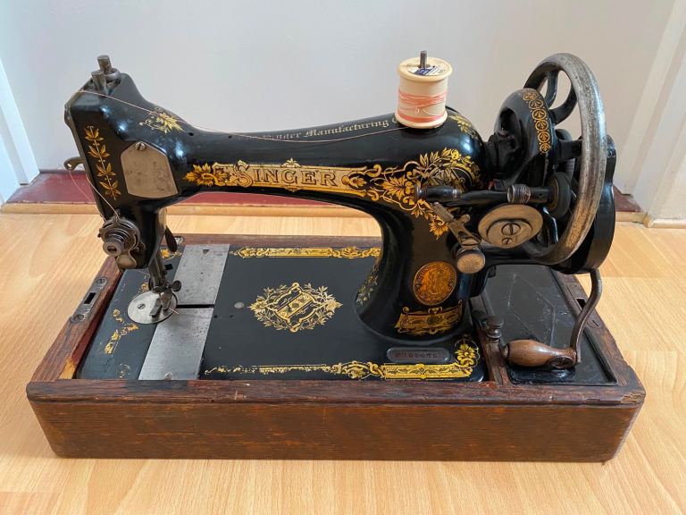 Antique 1916 Singer Sewing Machine with Case –Parts / Restoration (F7090720)