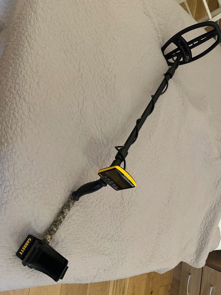 Garrett ACE Apex metal detector 