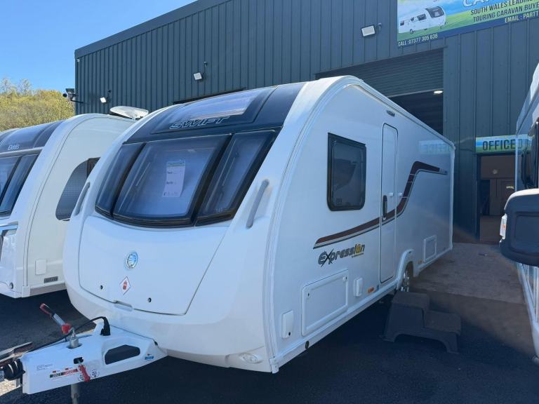 2017 SWIFT EXPRESSON 584 - 4 BERTH CARAVAN 