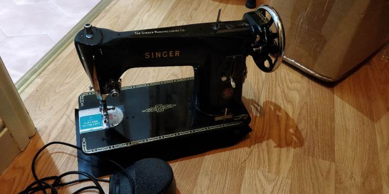 Singer sewing machine 201K