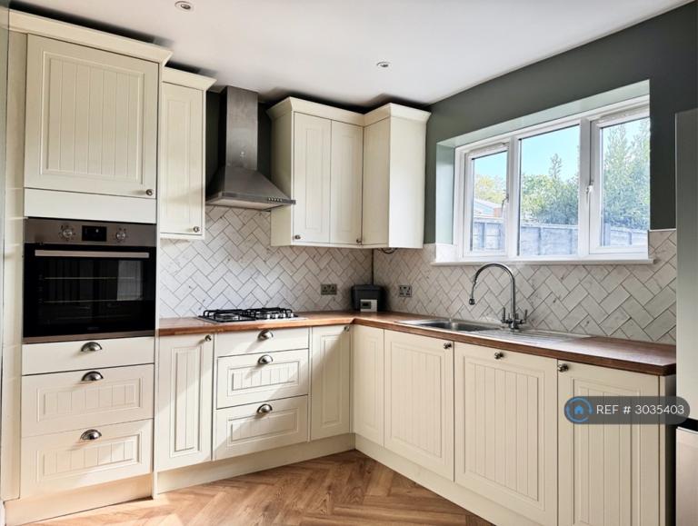 3 bedroom house in Petersham Gardens, Orpington, BR5 (3 bed) (#3035403)