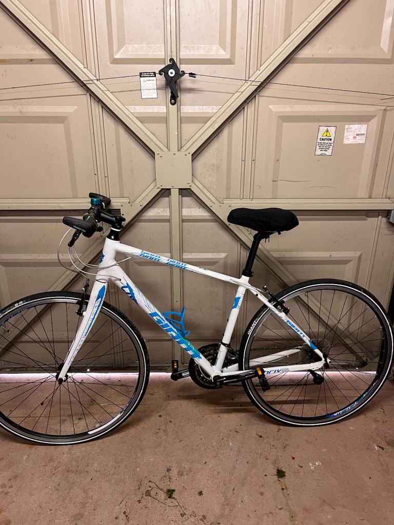 Unisex liv. Thrive 18speed bike.  