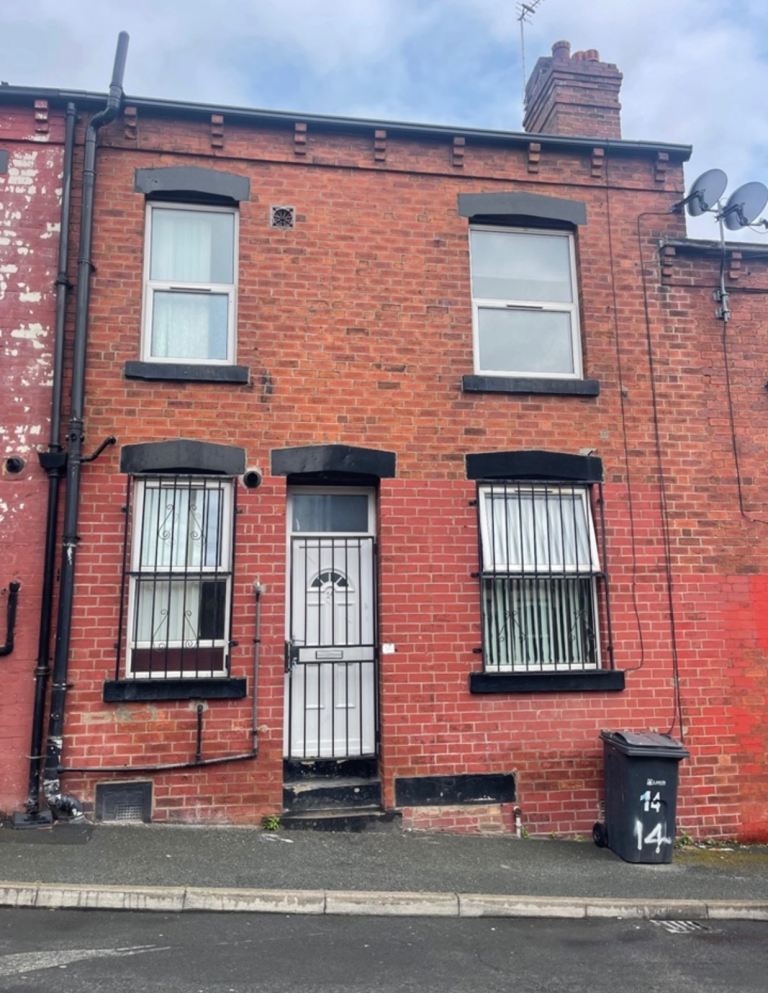 2 Bed Terraced House, Woodview Mount, LS11