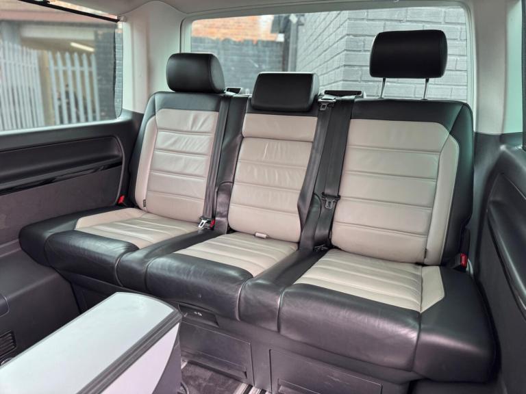 2016 Volkswagen Caravelle 2.0 TDI BlueMotion Tech 204 Executive 5dr DSG MPV DIESEL Automatic