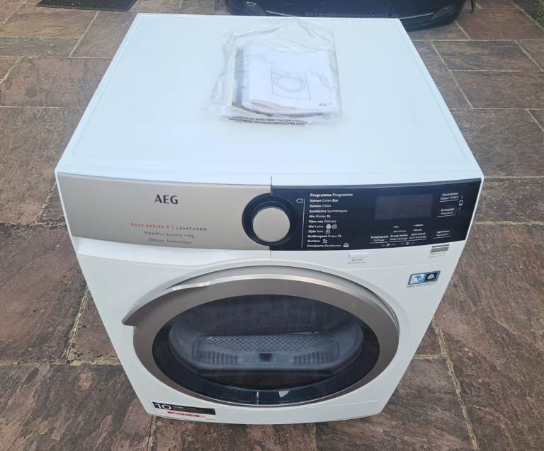 AEG 9000 Series Lavatherm 9kg Heat Pump Tumble Dryer - FiberPro 3DScan Free Delivery