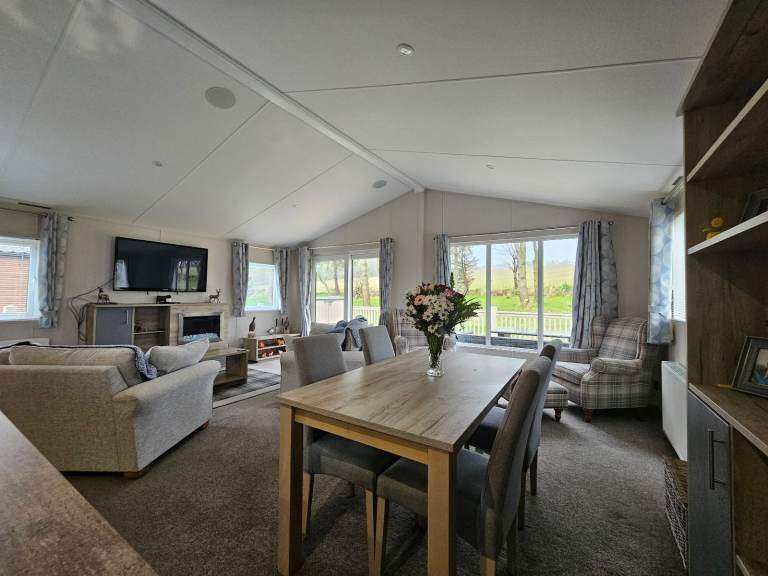 LUXURY 2BED WILLERBY CLEARWATER LODGE (2020) WITH DECKING LOCATED AT THURSTON MANOR DUNBAR 