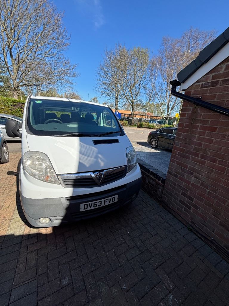Spares or Repair - 2012 Vauxhall Vivaro 9 seater LWB