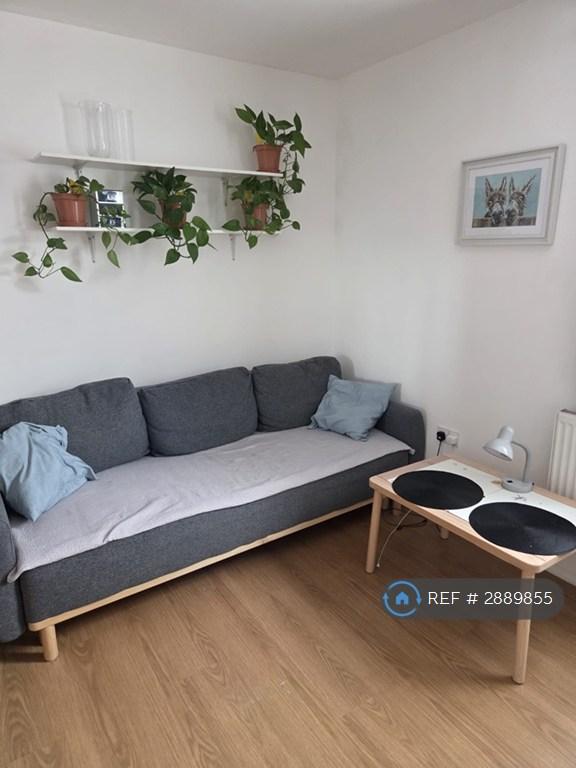 1 bedroom in Streatham Road, Mitcham, CR4 (#2889855)