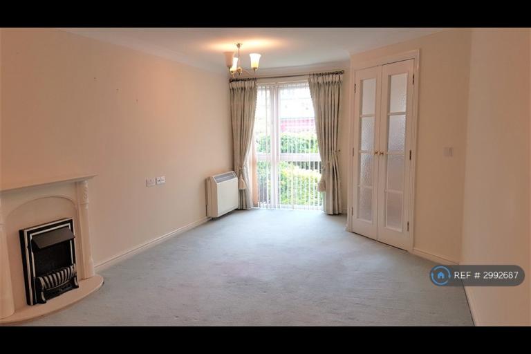 1 bedroom flat in Argent Court, Barnet, EN5 (1 bed) (#2992687)