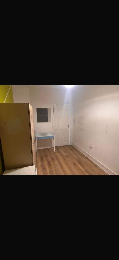 Single Room to Let Located Kingsbury high road 