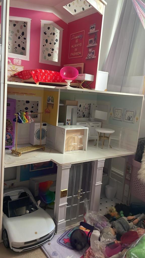 Large Rainbow High Dollhouse with Furniture and Accessories – Good Condition