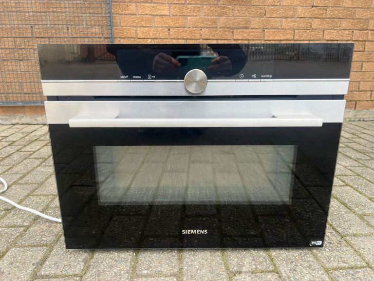 Siemens single oven ex display 