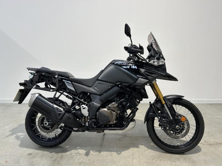 2024 Suzuki V-STROM 1050 DE in Glass Sparkle Black with Panniers