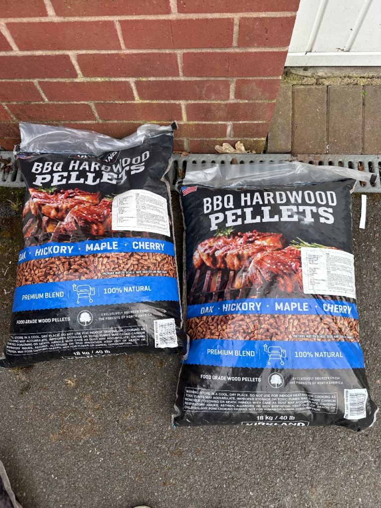 2 x 18kg bags hardwood bbq pellets sealed