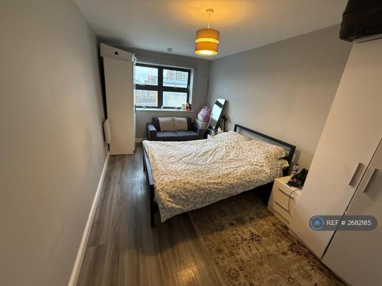 2 bedroom flat in Twelve Trees Close, London, E3 (2 bed) (#2682185)