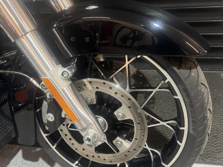 HARLEY-DAVIDSON TOURING FLHXS Streetglide Special Stage 1  Extras