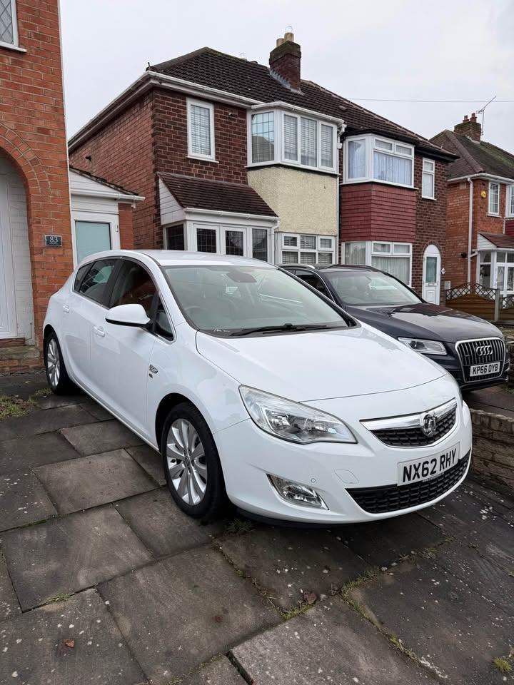 Vauxhall, ASTRA, Hatchback, 2012, Manual, 1598 (cc), 5 doors