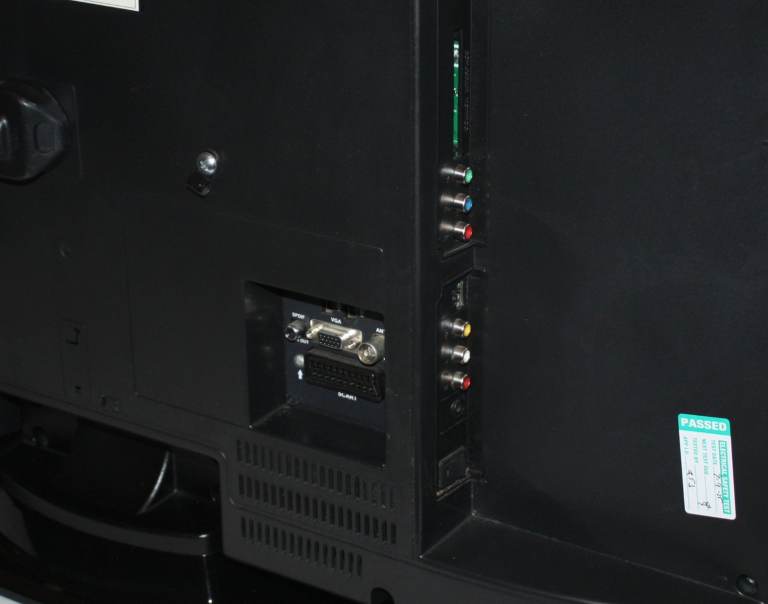 Toshiba 32 inch TV with Freeview