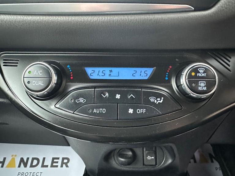 2017 Toyota Yaris 1.5 VVT-h Icon E-CVT Euro 6 (s/s) 5dr HATCHBACK Petrol/Electric Hybrid Automatic