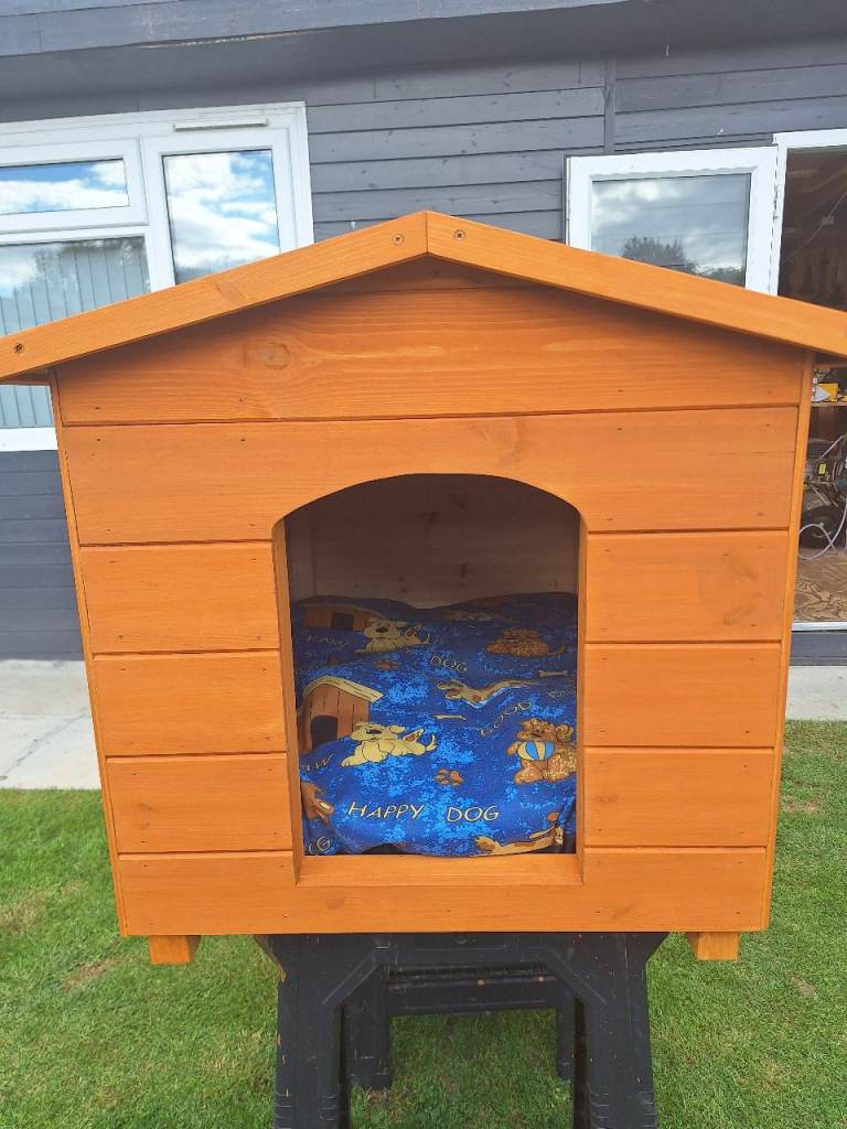 LARGE DOG KENNEL NEW AND UNUSED. 