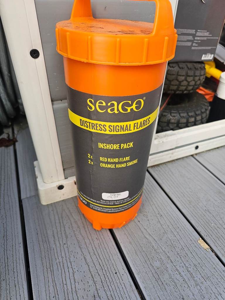 Seago Distress Signal Flares Inshore Pack – NEW