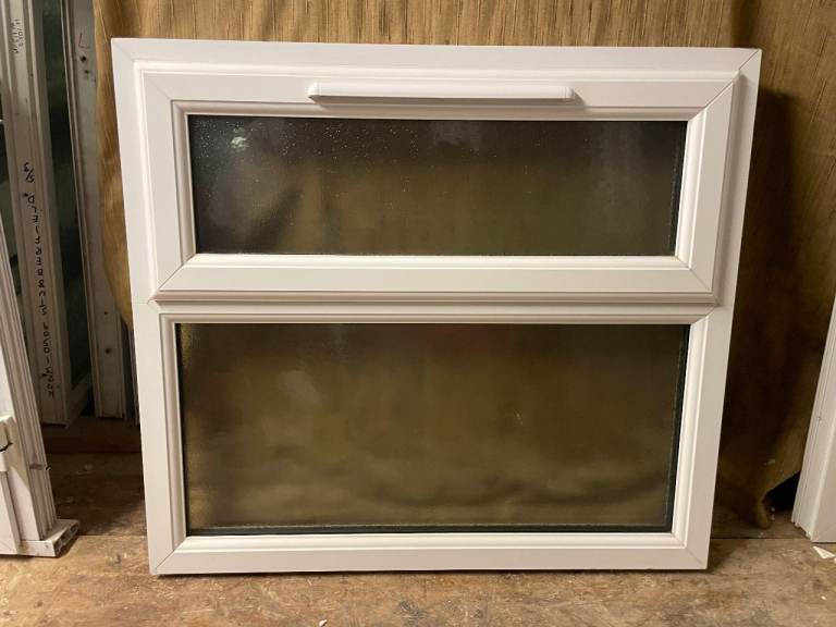 H 88 x W 98.5 cm - BEAUTIFUL UPVC DOUBLE GLAZED WINDOW - OBSCURE **BATHROOM 3 YEARS OLD**(REF: MJ29)