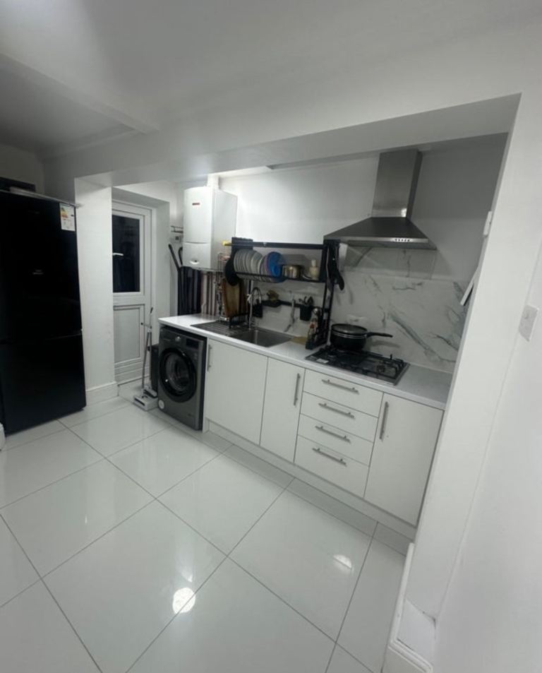 Double bedroom for female £580