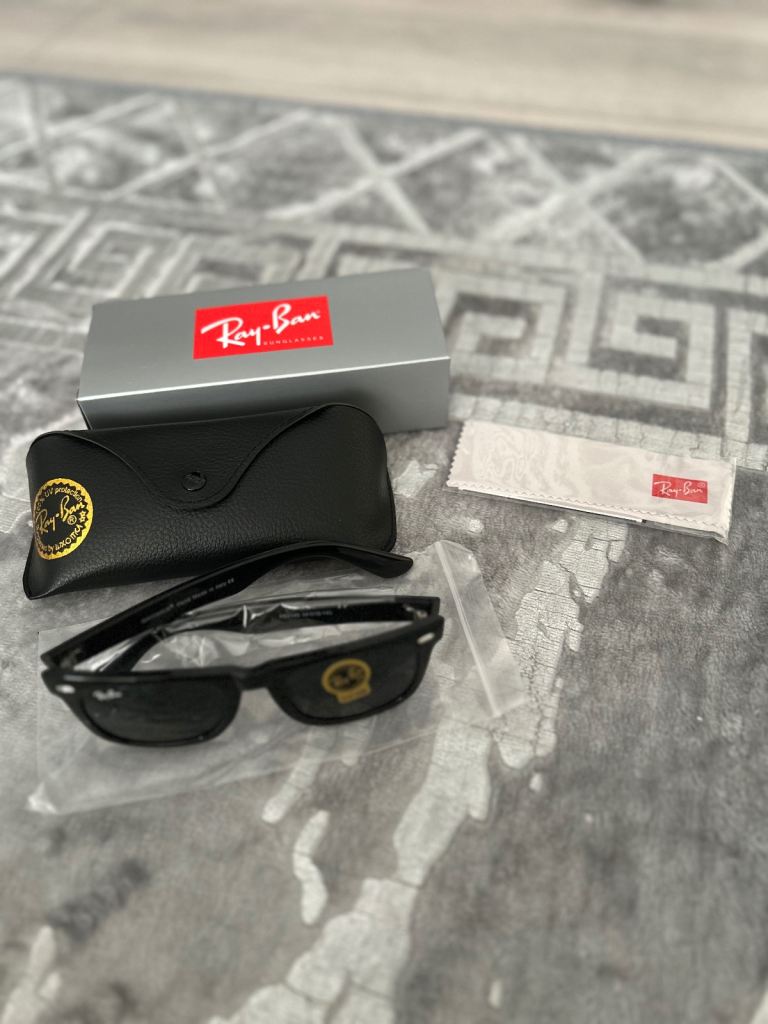 Ray-Ban Sunglasses with Case and Cloth – Black, New