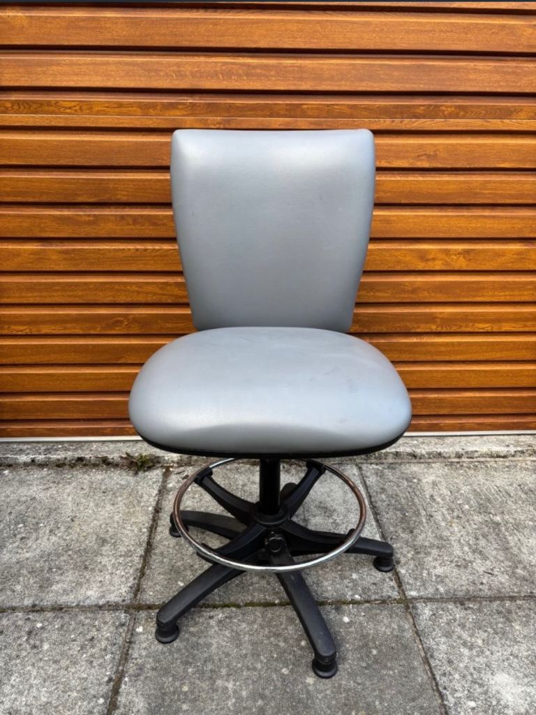 Draughtsman / tall office chair