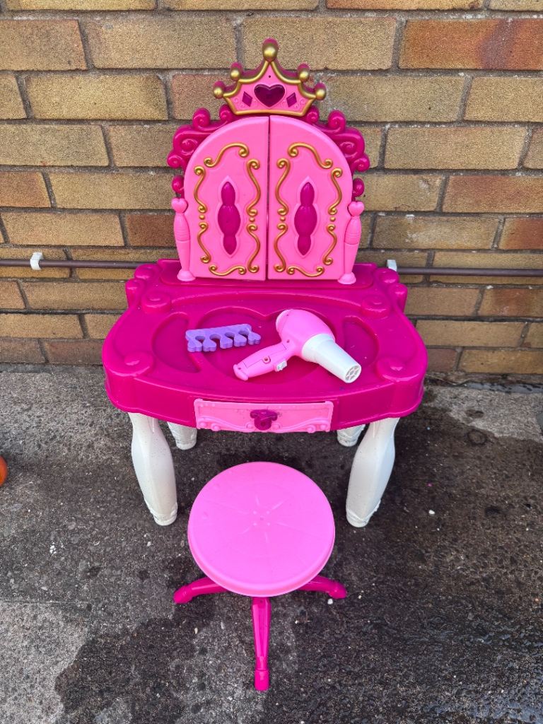 Childs toy dressing table