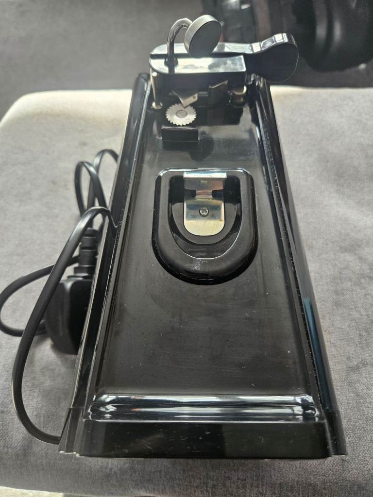Electric can opener