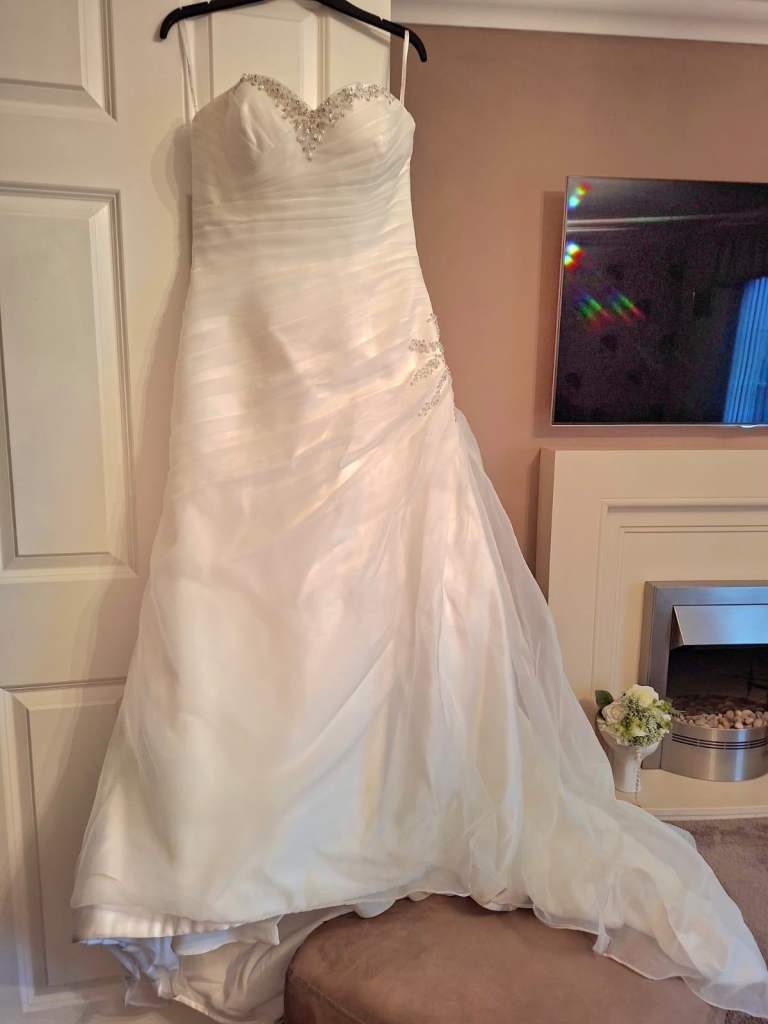 Cream wedding dress & shawl, size 10