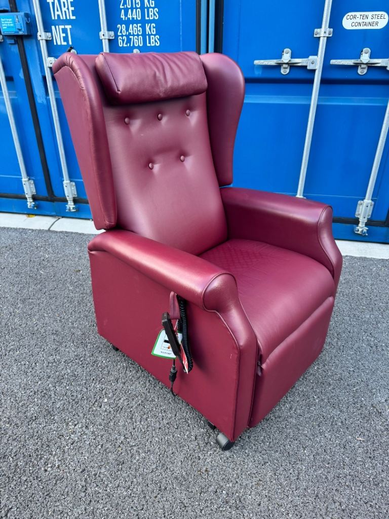 Electric Leather Rise Recliner Armchair Possible Delivery in very good clean condition