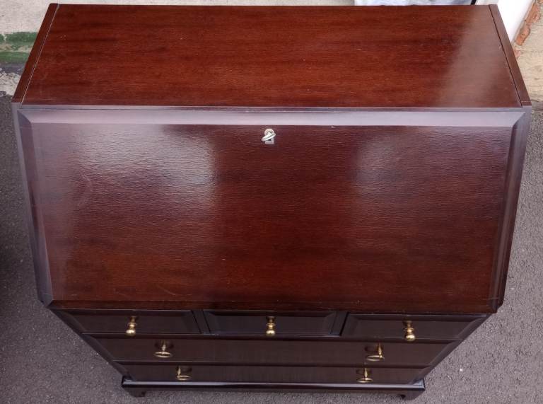 Stag Minstrel Bureau with key 