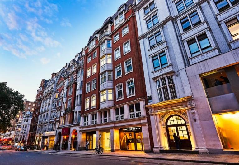 *Mayfair* Private Serviced Offices: Units from 2 to 85 desks for rent W1
