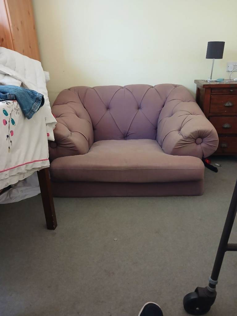 Pet bed,  light purple, faded