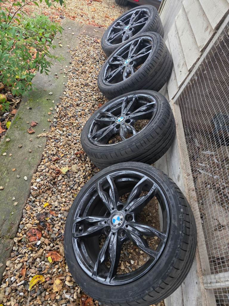 Bmw 18" wheels 400m genuine.