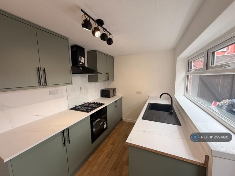 2 bedroom house in Ukraine Road, Salford, M7 (2 bed) (#2994128)
