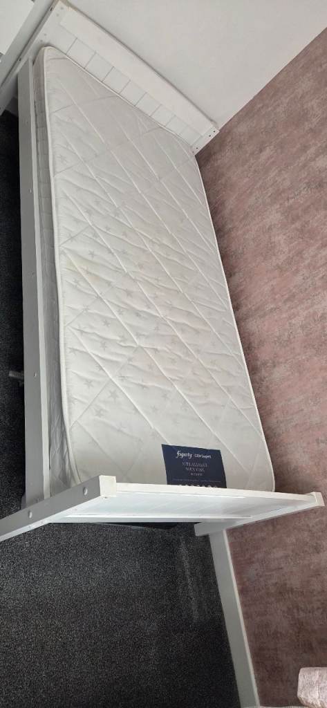 Single bed with mattress 