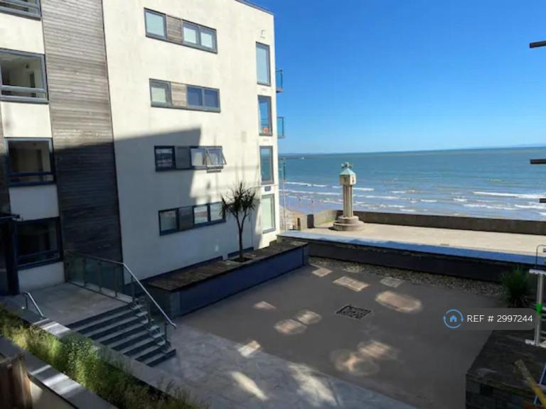 1 bedroom flat in Meridian Bay, Maritime Quarter, Swansea, SA1 (1 bed) (#2997244)