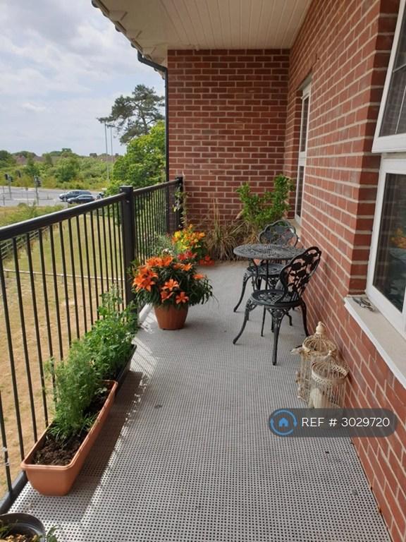 2 bedroom flat in Fox Way, Colchester, CO4 (2 bed) (#3029720)