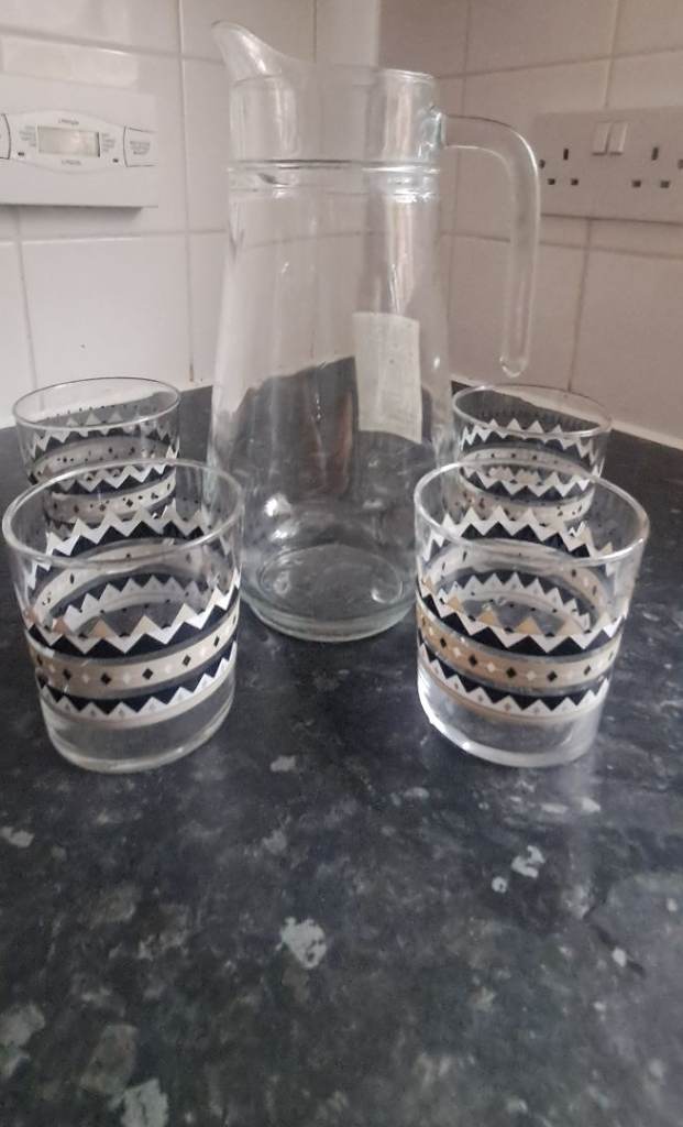 Glass Jug and 4 Matching Glasses Set – Good Condition