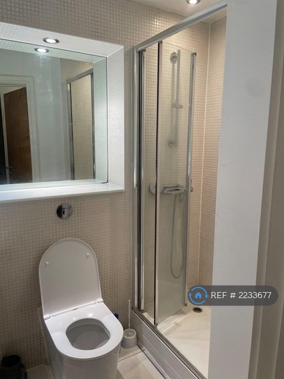 2 bedroom flat in Raphael House, Ilford, IG1 (2 bed) (#2233677)