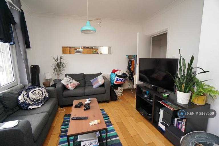 2 bedroom flat in Archway Road, London, N6 (2 bed) (#2887566)