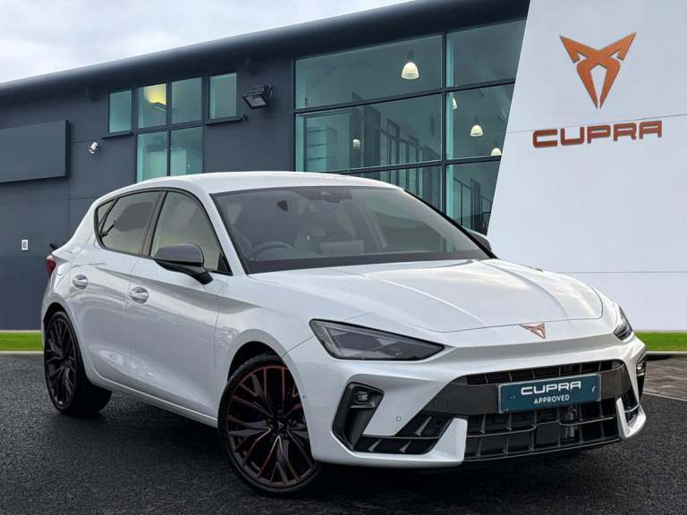 2025 Cupra Leon 1.5 eHybrid 204 V3 5dr DSG **DELIVERY MILEAGE** Hatchback PETROL/ELECTRIC Automatic