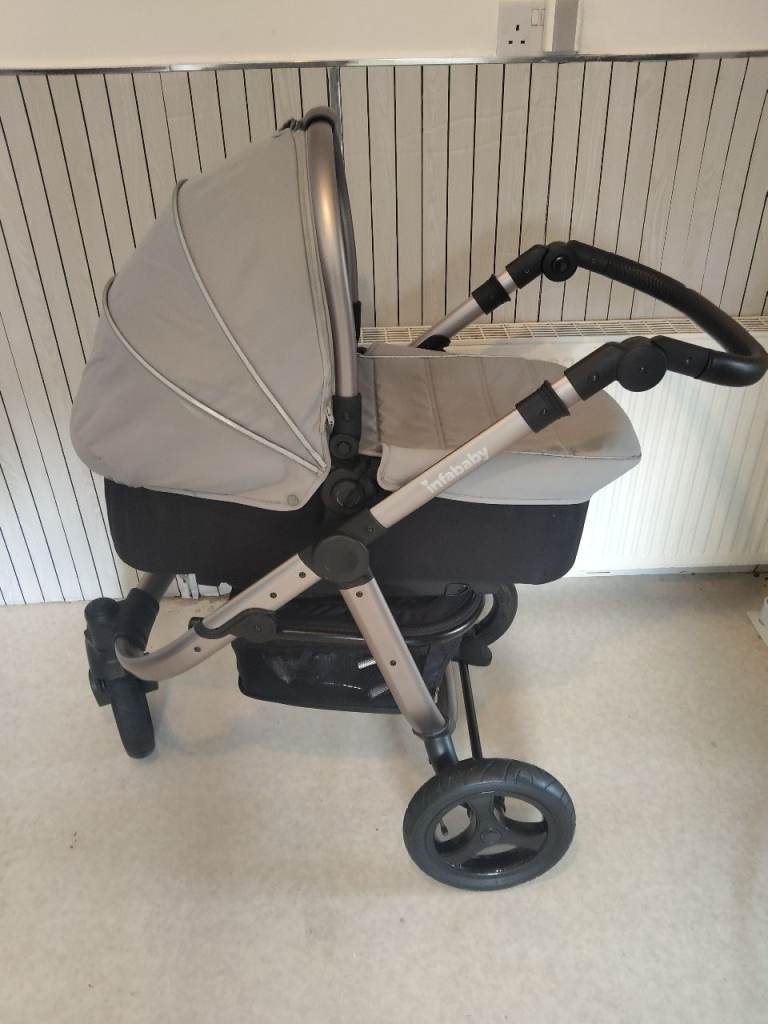 Lightweight Infababy pram with rain cover 
