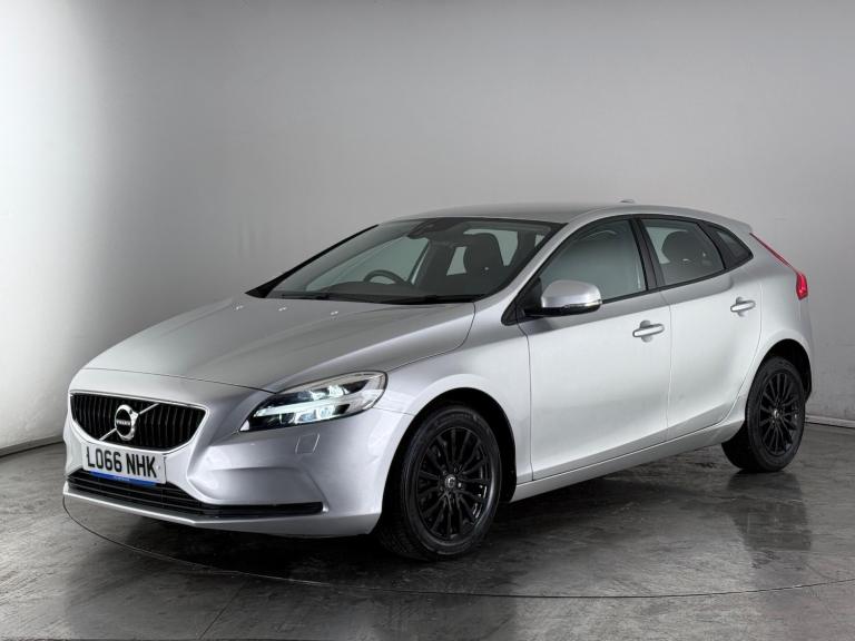 2016 Volvo V40 D2 [120] Momentum Nav Plus 5dr Geartronic HATCHBACK DIESEL Automatic