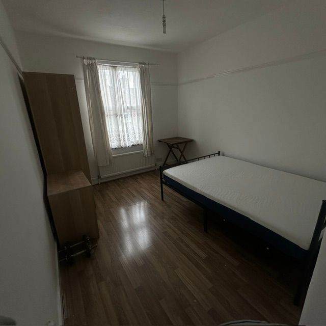 DOUBLE ROOM IN HARINGAY - ALL BILLS INCLUDED - N15 3AX