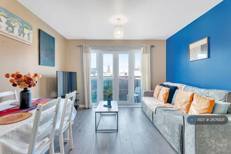 2 bedroom flat in Hever Hall, Coventry, CV1 (2 bed) (#2676821)