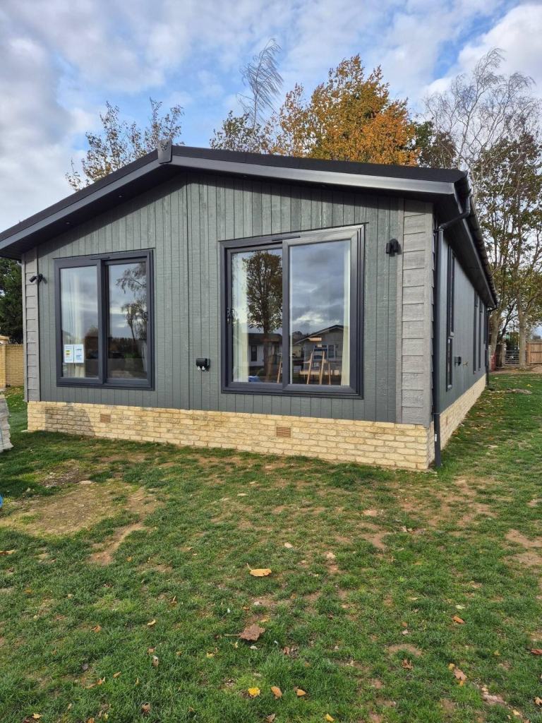 Pathfinder in Twyning  - Lodge / Caravan 